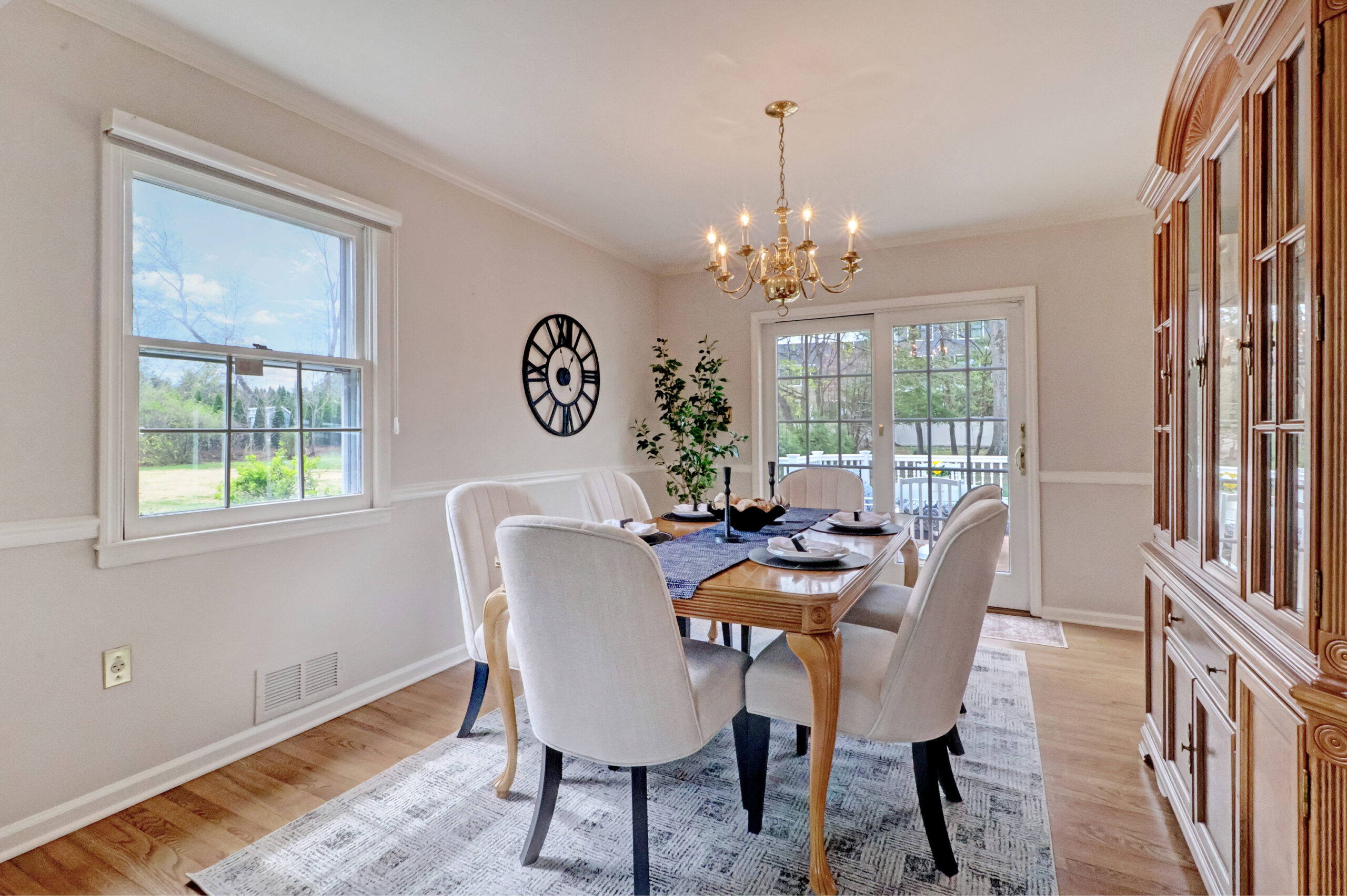 A well stage dining room in Florham Park NJ
