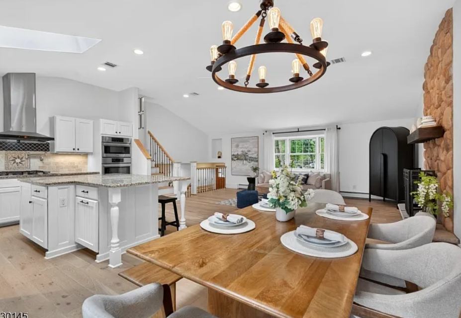A well-staged home in New Providence
