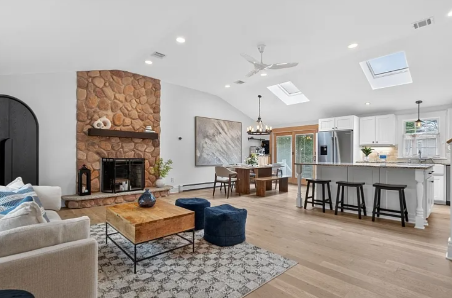 A well-staged home in New Providence